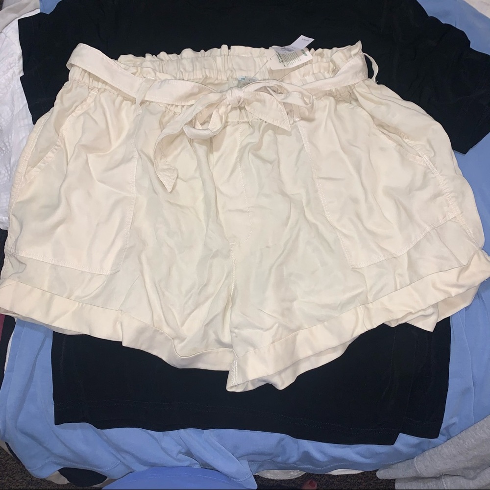 Cream Aerie Flowy Shorts
